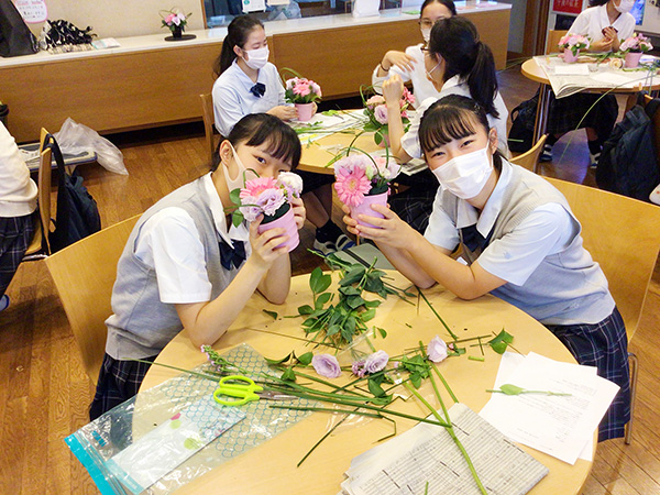 フラワーアレンジメント（フランス式・英国風）・生け花（草月流）